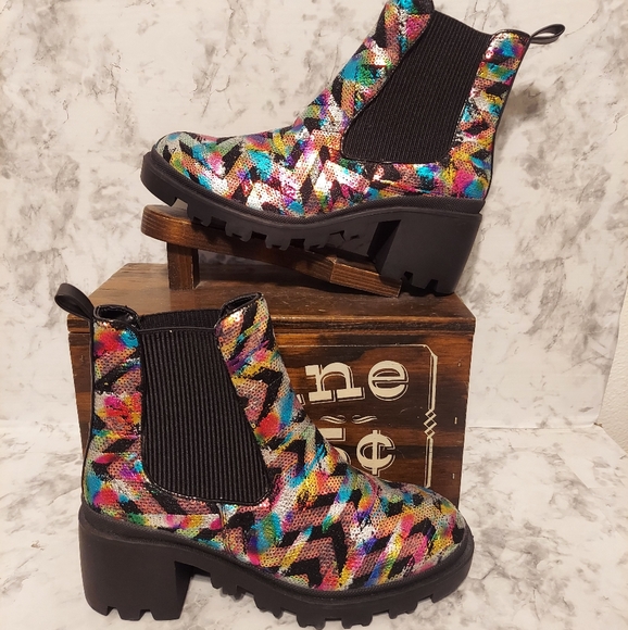 🆕️brand new Betsey Johnson rowann sequin metallic Chelsea boots - Picture 1 of 9